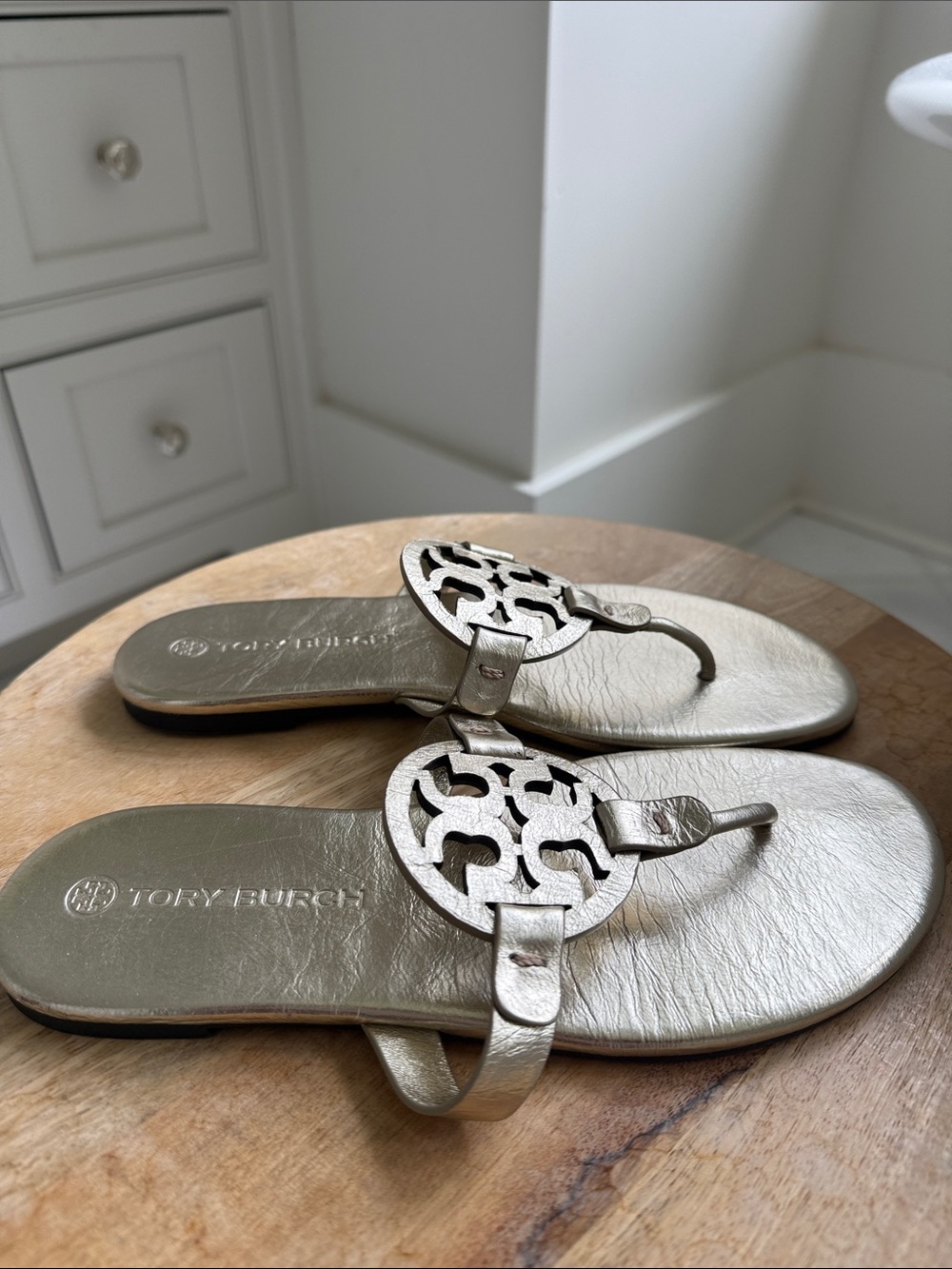 Tory Burch Metallic Silver Logo Miller Thong Sandals - Picture 4 of 6